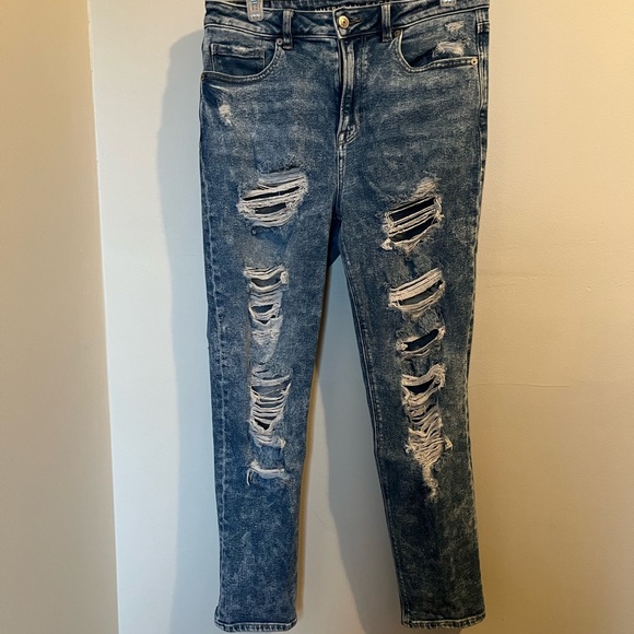 American Eagle Distressed Mom Jeans - Picture 1 of 8